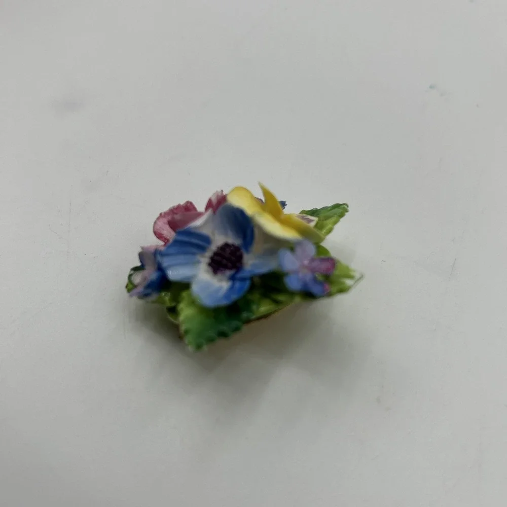 Vintage Crown Staffordshire Fine Bone China Flower‎ Bouquet Brooch (chips)